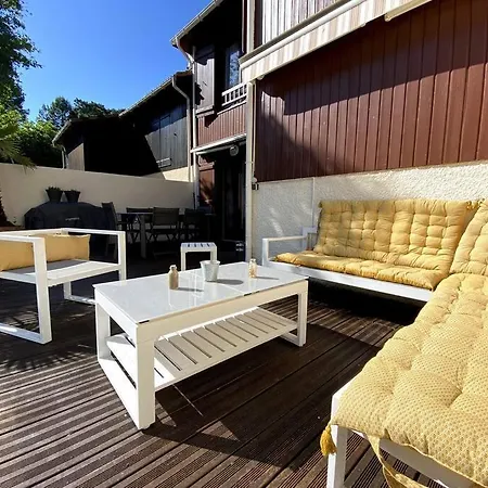 Belle Maison Au Milieu Des Pins-2