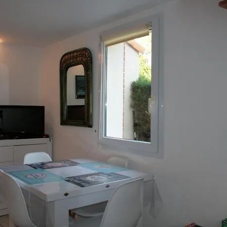Maison De Vacances A La Tranche-Sur-Mer Avec Piscine, A 350M De La Plage, 4 Couchages - Fr-1-22-170-3