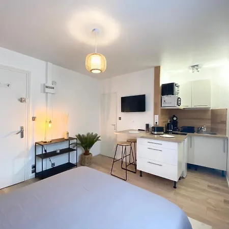 Le Gentilhomme - Studio - Entree Autonome - Plein Centre Historique-3