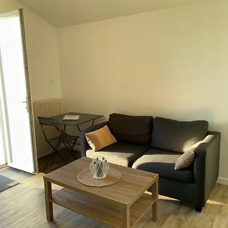 Petit T2 proche centre ville-2
