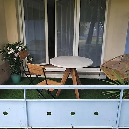 Mignon appartement en résidence avec piscine-2