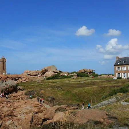 Appartement Renove, Bien Equipe A 500M De La Plage De Trestrignel Et Du Centre-Ville De Perros-Guirec - Fr-1-368-241-3