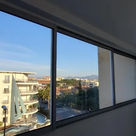 Frejus Plage T1 35m2, climatise, 2 personnes,-2