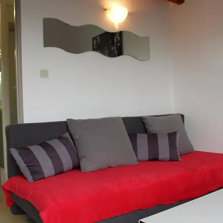 Duplex lumineux avec balcon, parking privé, proche commerces et transports - La Rochelle - FR-1-246-77-2