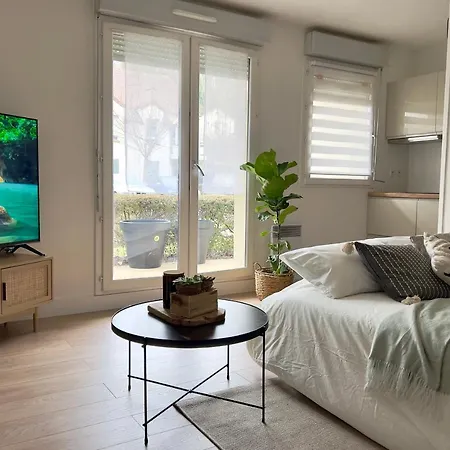 La Voulzie Appartement - Proche centre avec parking privé-2