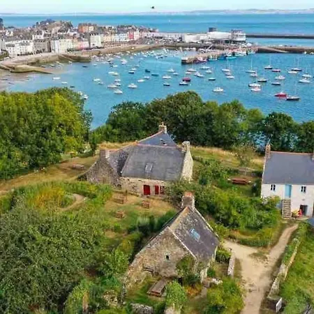 Charmant petit appartement les pieds dans l'eau-2