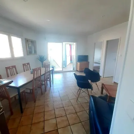 Appartement 70M2 Parking Gratuit, En Centre Ville-3