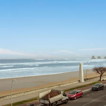 Superbe appartement rénové face à la plage avec parking et balcon - FR-1-2-420-3
