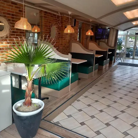 Hotel De La Mer-3