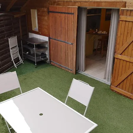 #M1 La maisonnette des 3 ponts Terrace-2