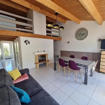 Les Maraichines Piscine Collective-3