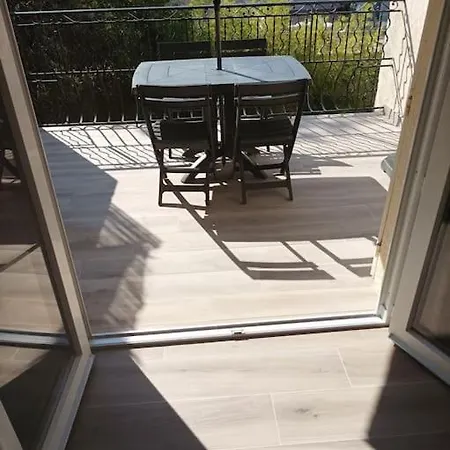 Studio meublé climatisé avec terrasse-2