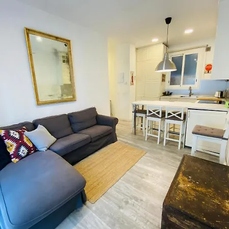 Modern Apartment In Central Romantic Quarter-3