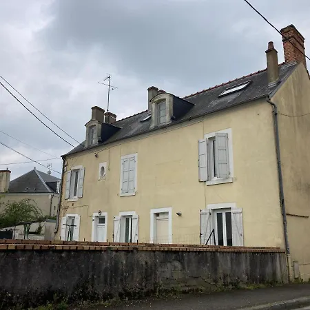 Studio climatisé entre gare et hôpital-2