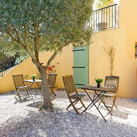 Studio tout confort avec parking et terrasse à Eze village-2