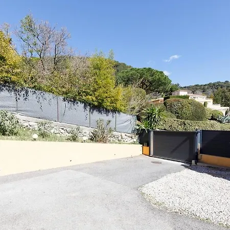 Studio tout confort avec parking et terrasse à Eze village-3