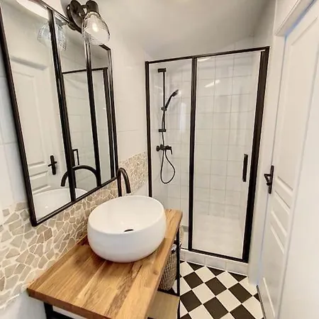 Bienvenue à la Tatoo Room-3