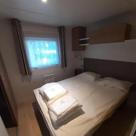 Location F01B Mobil Home Excellence Range At Les Pierres Couchees 4-3