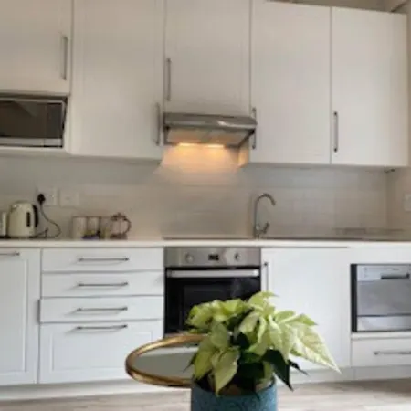 Gorgeous, Private Cottage In Prestigious Newlands.-3