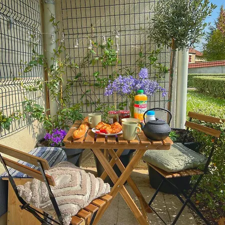La Voulzie Appartement - Proche centre avec parking privé-3