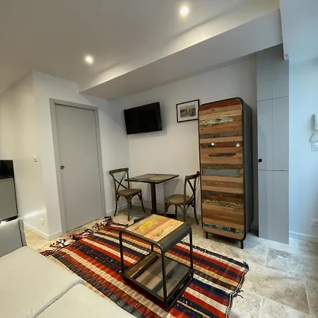 Le St Louis 2 Joli Studio sur cour-2