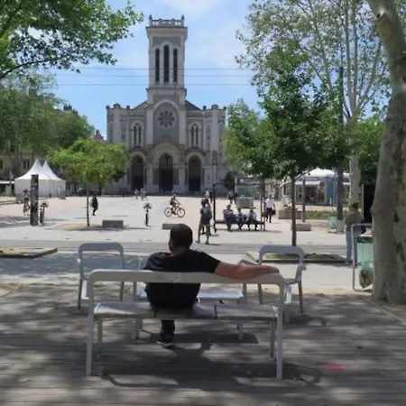 Magnifique T2 J Jaures Avec Garage-2