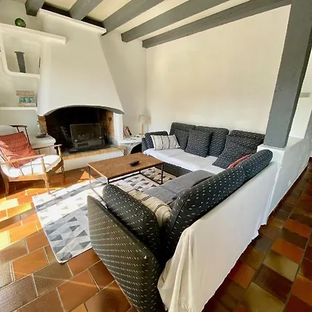 Maison au calme avec piscine-3