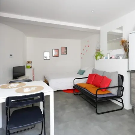 Charming Studio In The Heart Of The City Of Riom-3