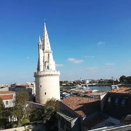 Vue Superbe Sur Tour De La Lanterne T2 Avec Terrasse Remparts 2-2