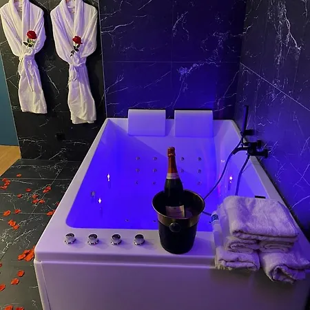 R.Suite-2