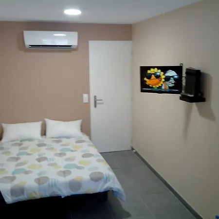 Studios Meublés du Centre Village-3
