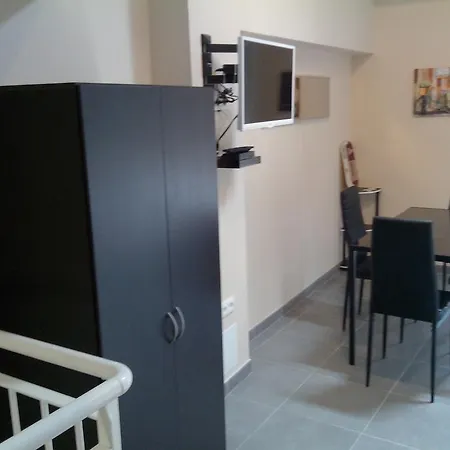 Studios Meublés du Centre Village-2