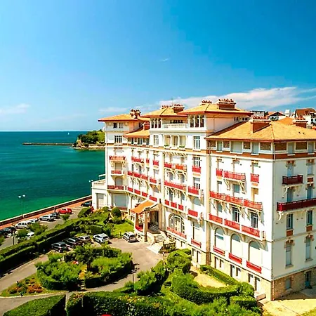 T2 à pied de plage sur ancien hôtel chic, samedi a samedi-2