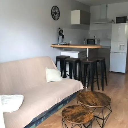 Appartement rénové RDC terrasse 200m plage-3