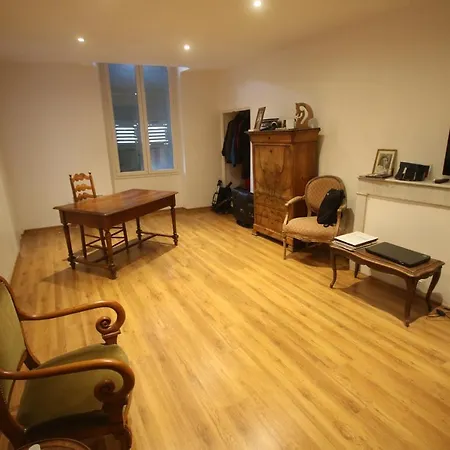 Super appartement avec belle luminosité en plein centre ville de Sisteron-2
