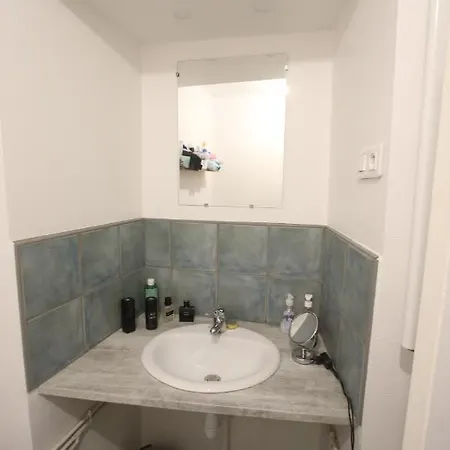 Super appartement avec belle luminosité en plein centre ville de Sisteron-3
