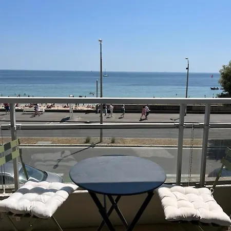 Studio And Terrace Sea View In La Baule-3