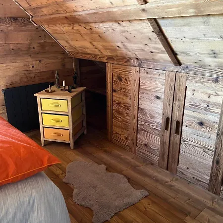 Chalet Vieux Bois, au coeur du village des Rousses-3