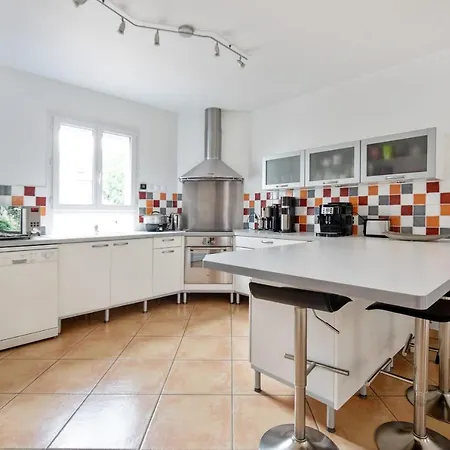 Lovely House With Garden Saint-Cloud Near Paris - Welkeys-3