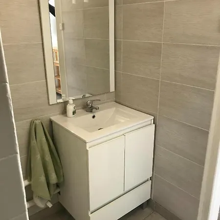 Joli studio, plain-pied, calme, proche centre-3
