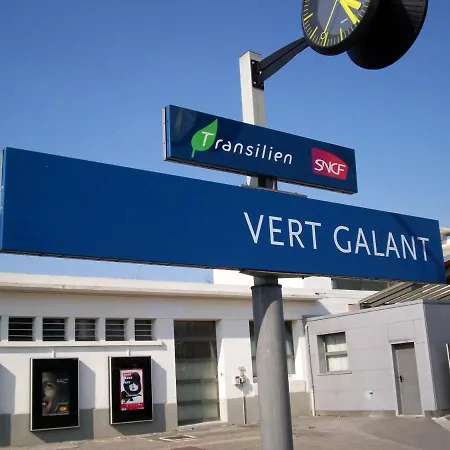 Appartement 1 chambre proche Gare RER B Vert Galant - Parking et balcon privé - Proche Aéroport Roissy CDG - Parc Des Expositions - Paris - Stade de France - Astérix - Disneyland Paris-2