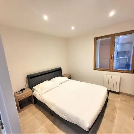 T2 RDC neuf/wifi/centre village-2