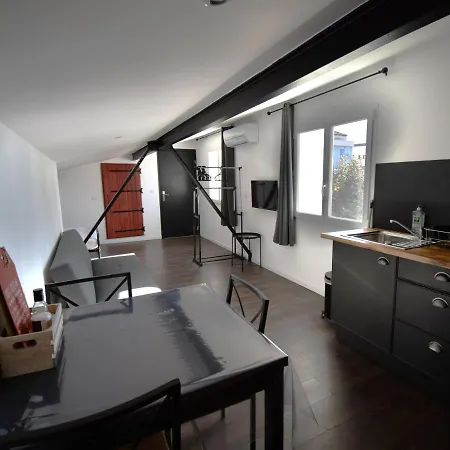 Studio industriel à 50 m de la plage et du port-3