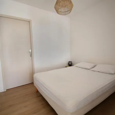Appartement cosy à 50 m de la plage et du port-2