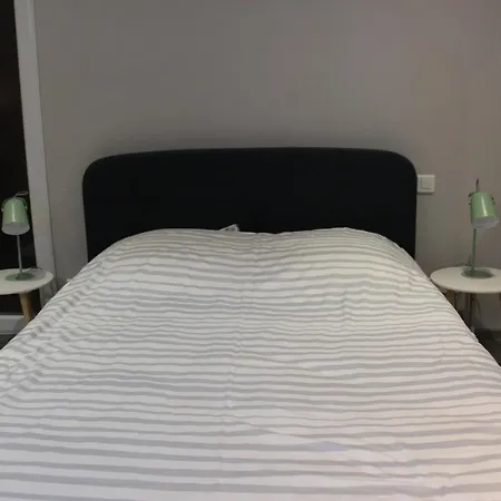 joli 2 pièces avec cour privée-2