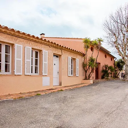 La Maison et son jardin clos-2