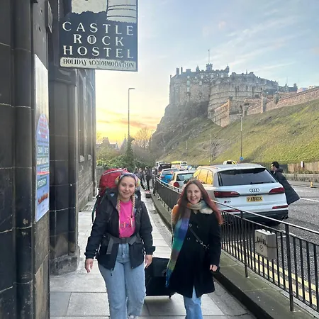 Castle Rock Hostel - Adults Only-2