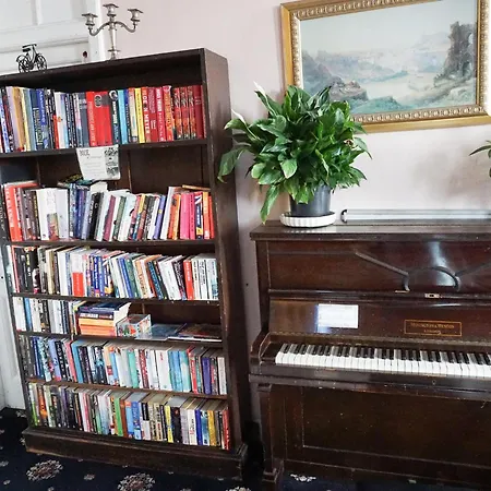 Castle Rock Hostel - Adults Only-3