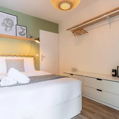 Europe/Flandres Stations Apartment With Balcony!-3