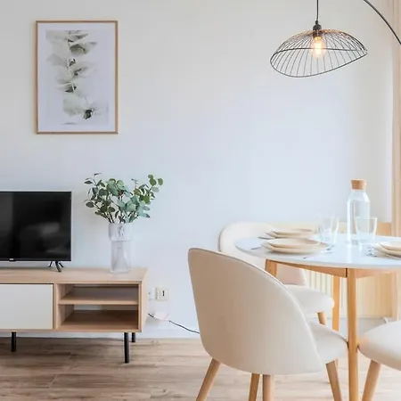 Europe/Flandres Stations Apartment With Balcony!-2